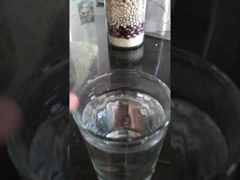 Dónde se coloca el vaso de agua en la mesa